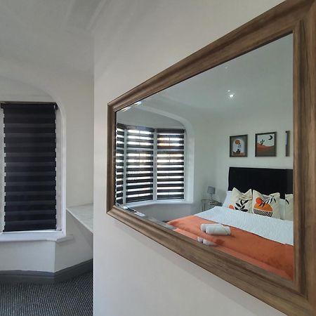 Only Family Groups - Pets Stay For Free - Sleeps 8 - Sofabed Blackpool Esterno foto