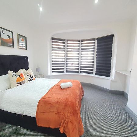 Only Family Groups - Pets Stay For Free - Sleeps 8 - Sofabed Blackpool Esterno foto