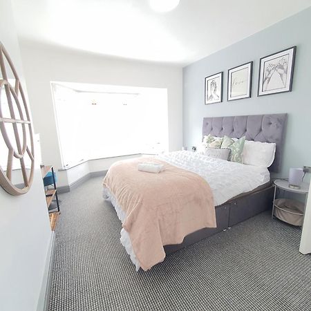 Only Family Groups - Pets Stay For Free - Sleeps 8 - Sofabed Blackpool Esterno foto