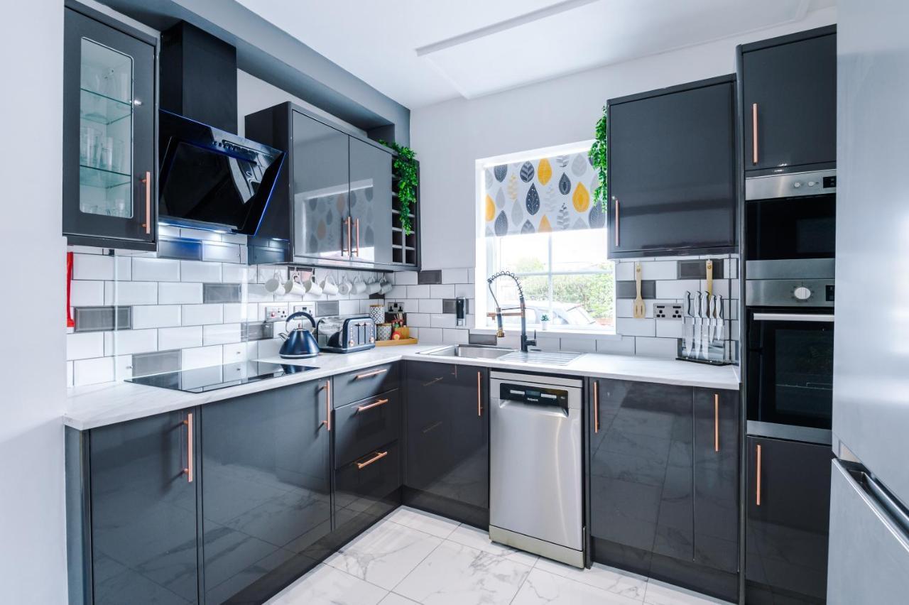 Only Family Groups - Pets Stay For Free - Sleeps 8 - Sofabed Blackpool Esterno foto