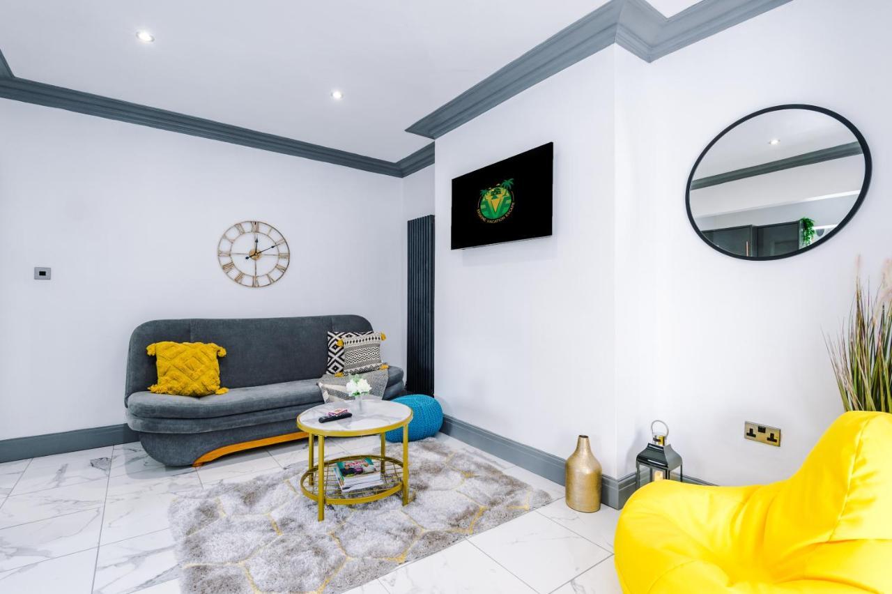 Only Family Groups - Pets Stay For Free - Sleeps 8 - Sofabed Blackpool Esterno foto