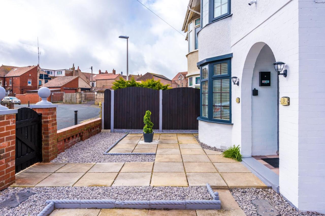 Only Family Groups - Pets Stay For Free - Sleeps 8 - Sofabed Blackpool Esterno foto