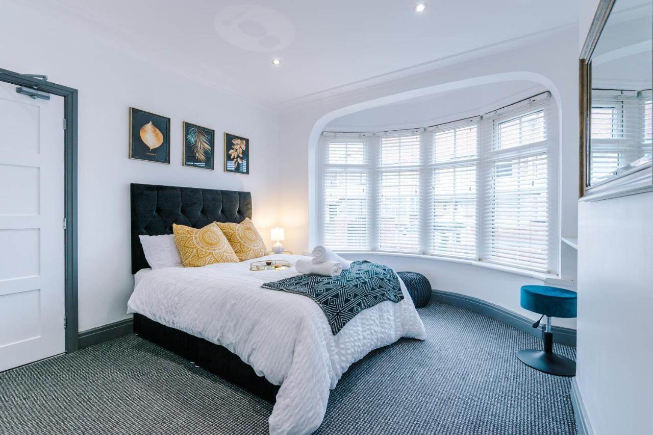 Only Family Groups - Pets Stay For Free - Sleeps 8 - Sofabed Blackpool Esterno foto