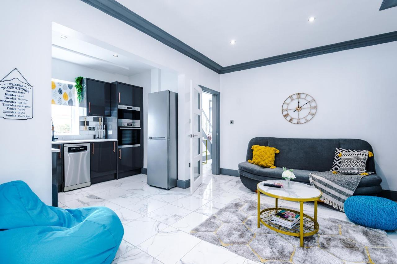 Only Family Groups - Pets Stay For Free - Sleeps 8 - Sofabed Blackpool Esterno foto