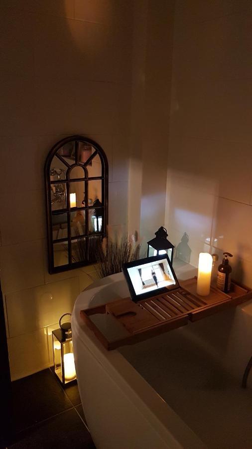 Only Family Groups - Pets Stay For Free - Sleeps 8 - Sofabed Blackpool Esterno foto