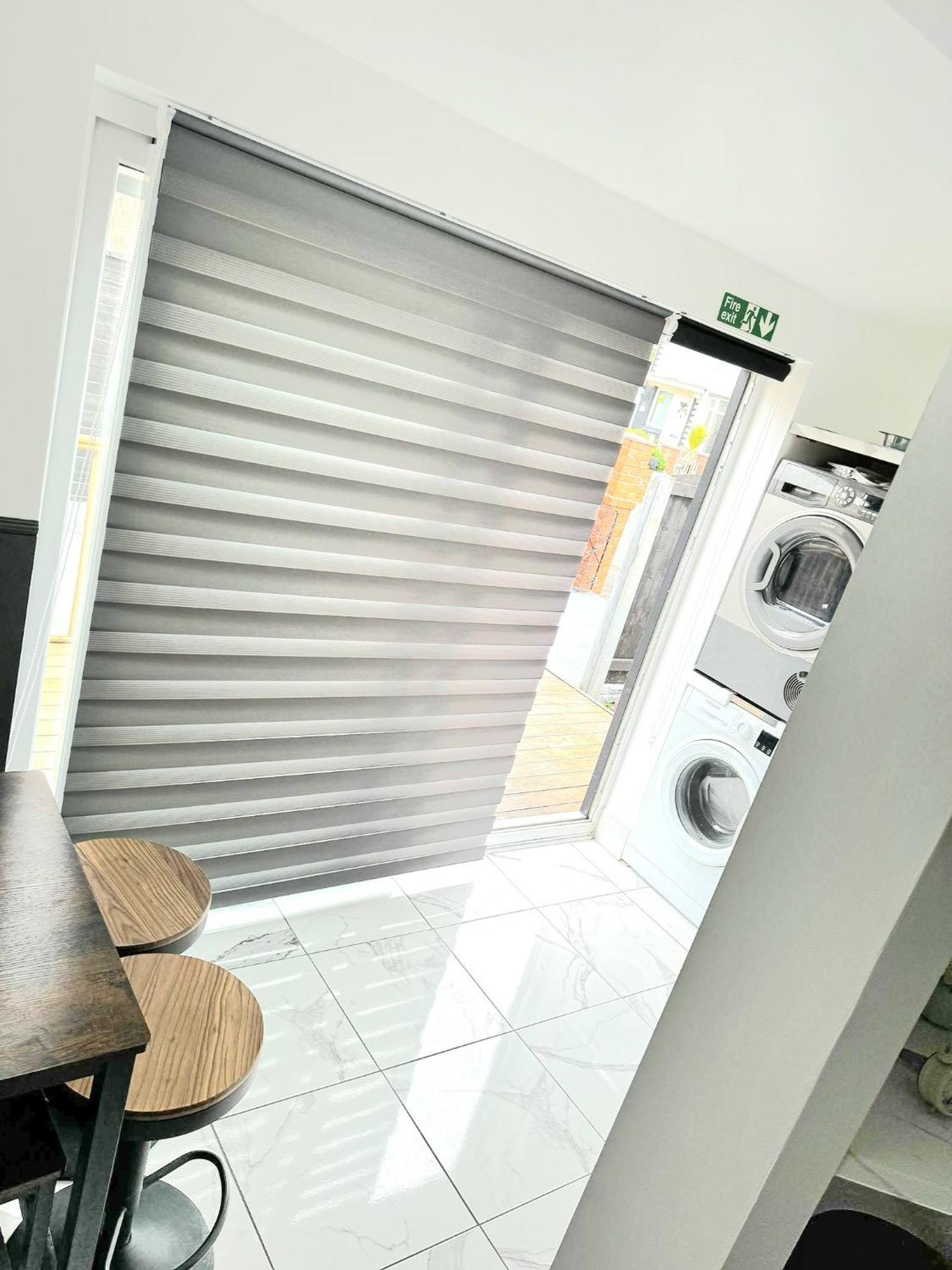 Only Family Groups - Pets Stay For Free - Sleeps 8 - Sofabed Blackpool Esterno foto